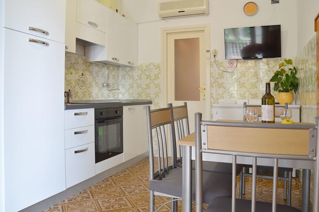 Giardino Apartment Umag Exterior foto