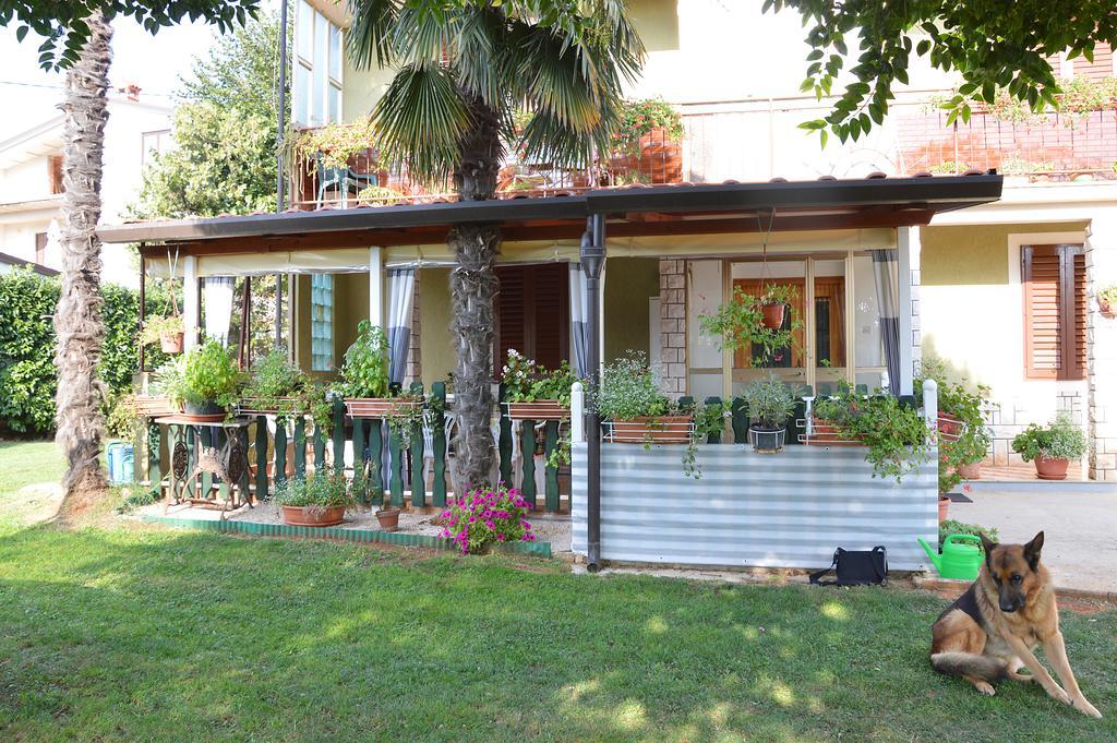 Giardino Apartment Umag Exterior foto