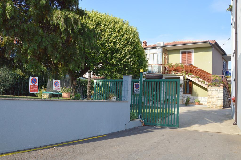 Giardino Apartment Umag Exterior foto