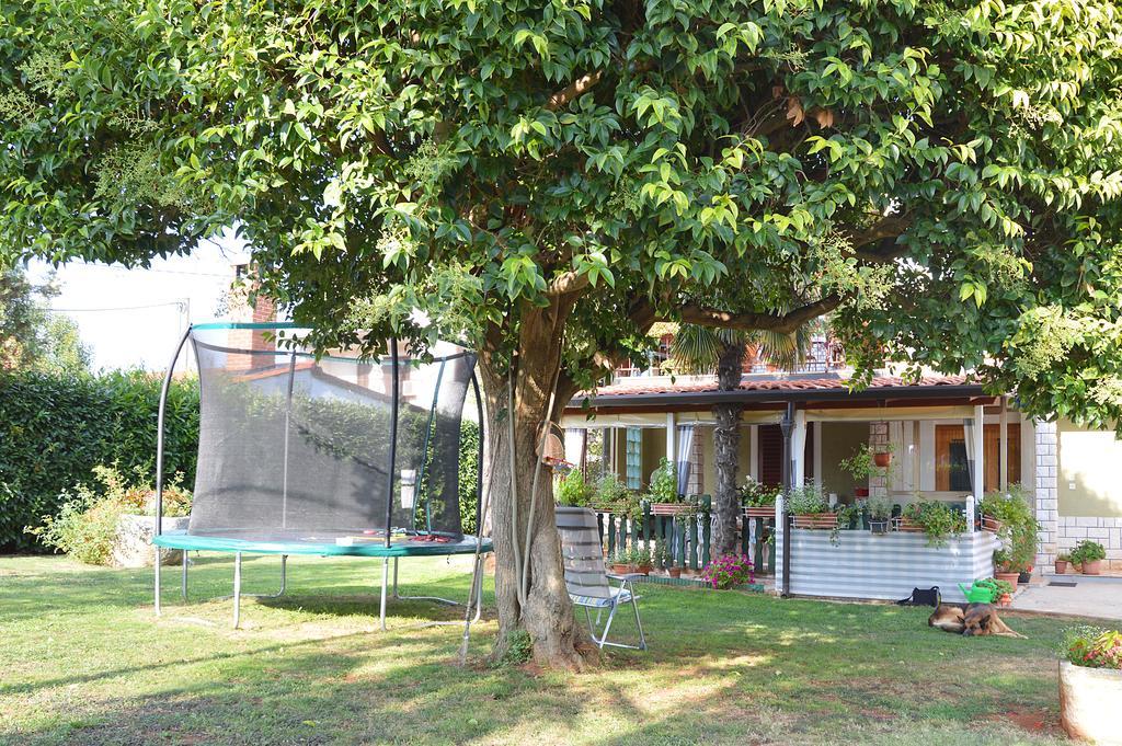 Giardino Apartment Umag Exterior foto